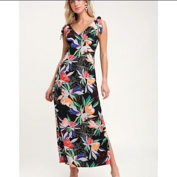 Lulus Dresses & Skirts - New Lulu's Beloved Becky Black floral